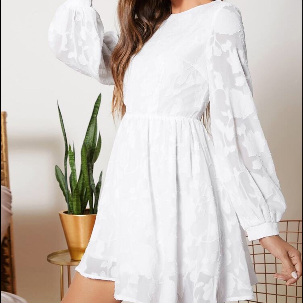 New! Lovely and light White Appliqué Dress!